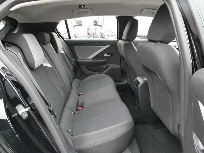 Opel Astra 1.2 i benzine 110pk Business 5d '23 49000km (01819)