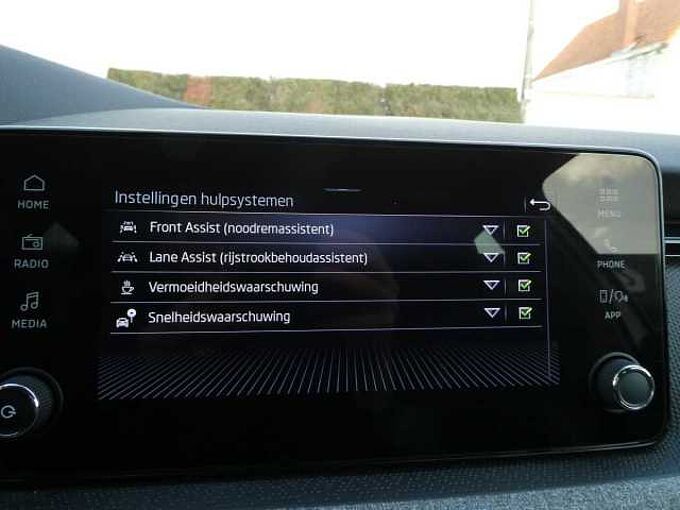 SKODA Kamiq 1.0 TSi 115pk Automaat Business Camera '25 17000km (84573)