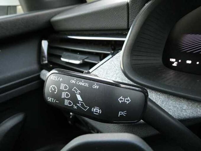 SKODA Kamiq 1.0 TSi 115pk Automaat Business Camera '25 17000km (84573)