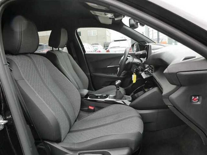 Peugeot 2008 1.2 i benzine 100pk Allure Luxe '25 26000km (62990)