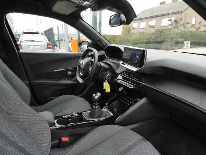 Peugeot 2008 1.2 i benzine 100pk Allure Luxe '25 26000km (62990)
