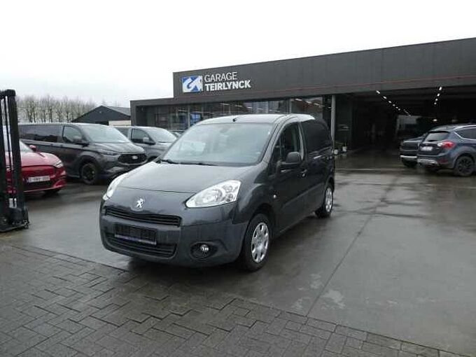 Peugeot Partner 1.6 HDi 90pk Automaat 3pl Lichte vracht Trekhaak '15 145000km (06538)