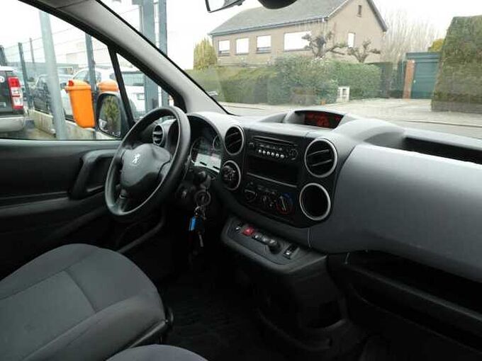 Peugeot Partner 1.6 HDi 90pk Automaat 3pl Lichte vracht Trekhaak '15 145000km (06538)