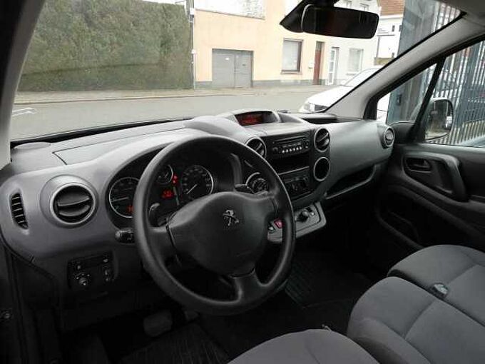 Peugeot Partner 1.6 HDi 90pk Automaat 3pl Lichte vracht Trekhaak '15 145000km (06538)