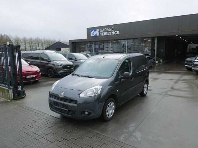 Peugeot Partner 1.6 HDi 90pk Automaat 3pl Lichte vracht Trekhaak '15 145000km (06538)