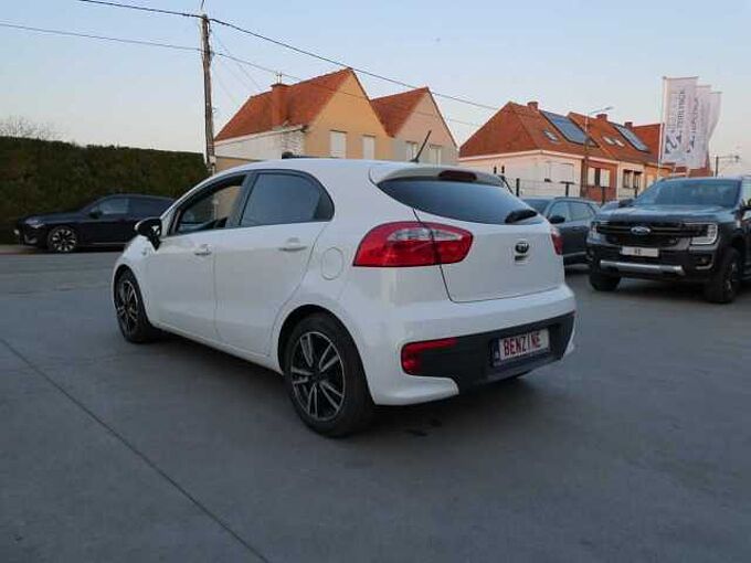 Kia Rio 1.2 i benzine 85pk 5d Business '15 104000km (97750)