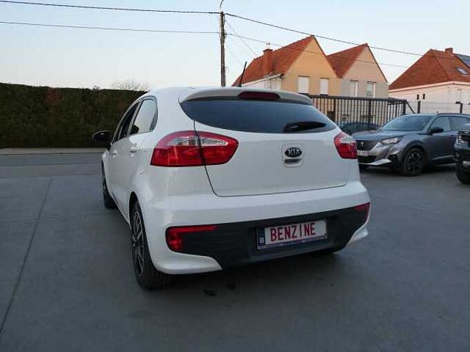 Kia Rio 1.2 i benzine 85pk 5d Business '15 104000km (97750)