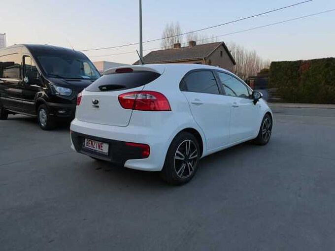 Kia Rio 1.2 i benzine 85pk 5d Business '15 104000km (97750)