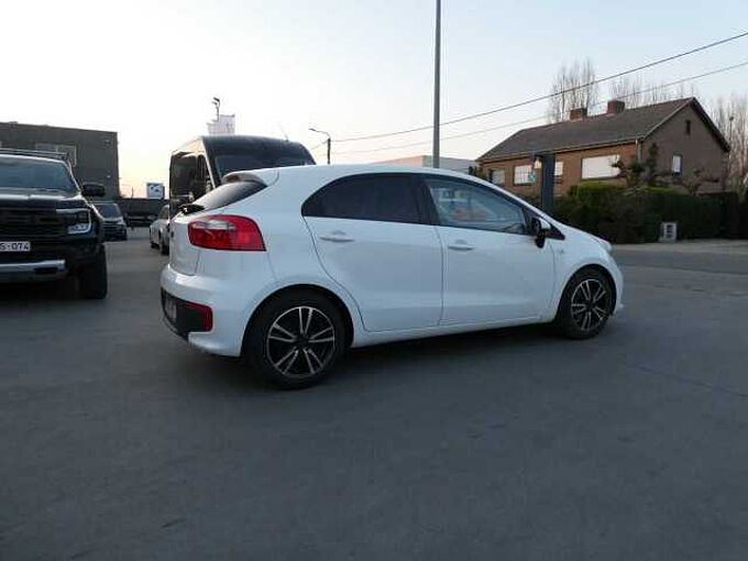 Kia Rio 1.2 i benzine 85pk 5d Business '15 104000km (97750)