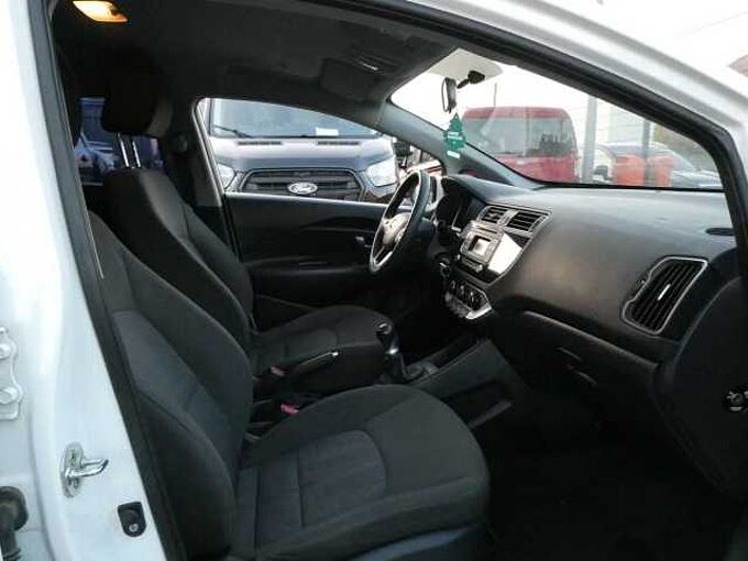 Kia Rio 1.2 i benzine 85pk 5d Business '15 104000km (97750)
