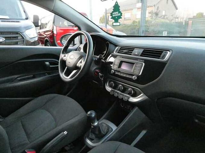 Kia Rio 1.2 i benzine 85pk 5d Business '15 104000km (97750)