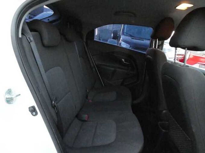 Kia Rio 1.2 i benzine 85pk 5d Business '15 104000km (97750)