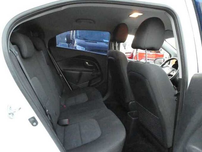 Kia Rio 1.2 i benzine 85pk 5d Business '15 104000km (97750)