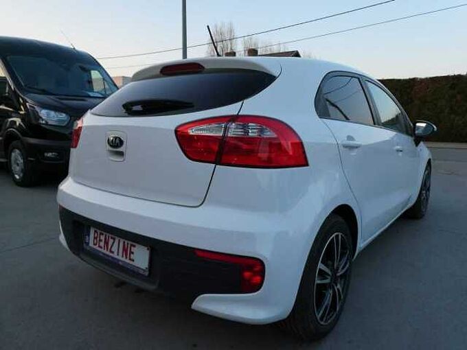 Kia Rio 1.2 i benzine 85pk 5d Business '15 104000km (97750)