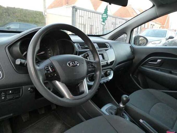 Kia Rio 1.2 i benzine 85pk 5d Business '15 104000km (97750)