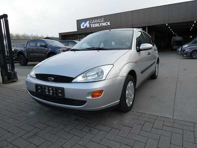 Ford Focus 1.6 i benzine 100pk Automaat 5d Ghia '00 118000km (31609)