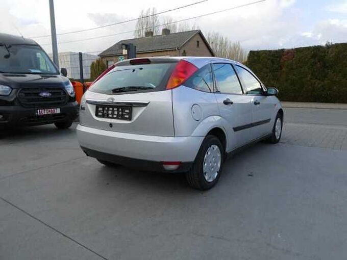 Ford Focus 1.6 i benzine 100pk Automaat 5d Ghia '00 118000km (31609)