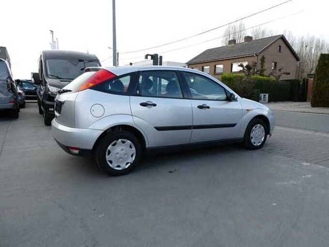 Ford Focus 1.6 i benzine 100pk Automaat 5d Ghia '00 118000km (31609)