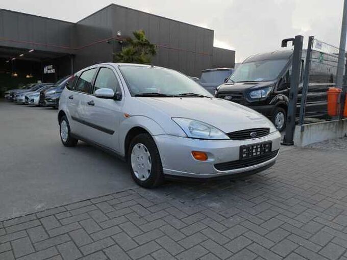 Ford Focus 1.6 i benzine 100pk Automaat 5d Ghia '00 118000km (31609)