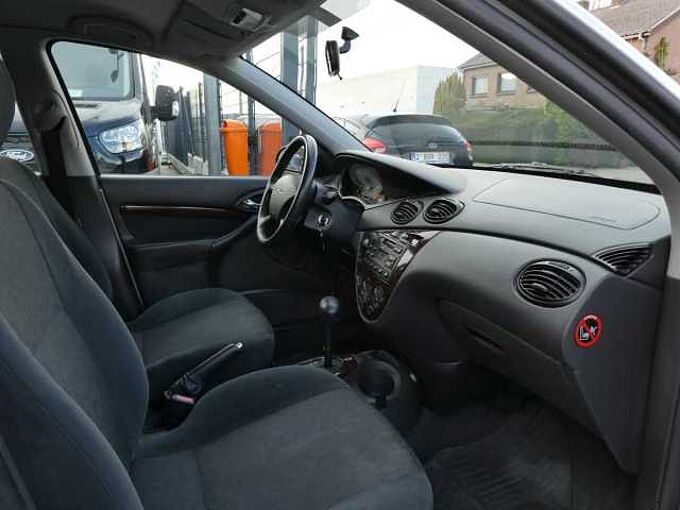 Ford Focus 1.6 i benzine 100pk Automaat 5d Ghia '00 118000km (31609)