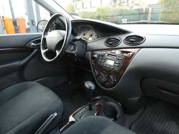Ford Focus 1.6 i benzine 100pk Automaat 5d Ghia '00 118000km (31609)