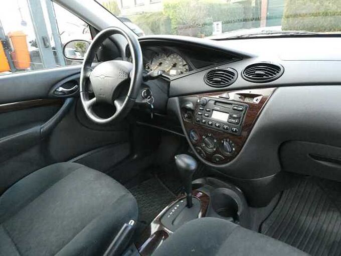 Ford Focus 1.6 i benzine 100pk Automaat 5d Ghia '00 118000km (31609)