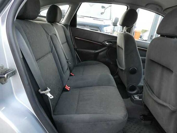 Ford Focus 1.6 i benzine 100pk Automaat 5d Ghia '00 118000km (31609)