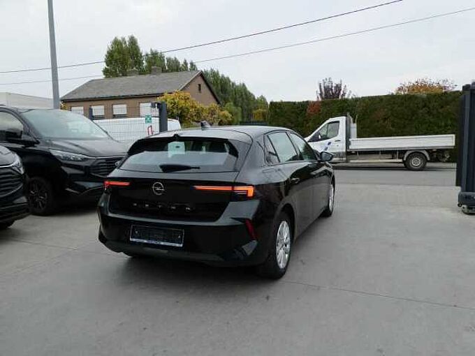 Opel Astra 1.2 i benzine 110pk Business 5d '23 49000km (01819)