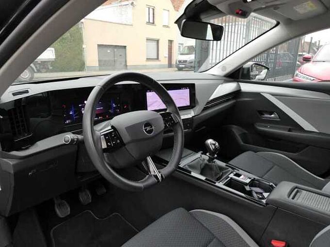 Opel Astra 1.2 i benzine 110pk Business 5d '23 49000km (01819)