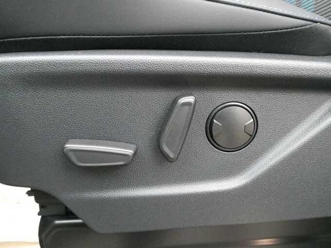 Ford Transit Custom L1 Multi-Use SPORT 5pl 2.5 i PHEV 233pk Automaat STOCK (18845)