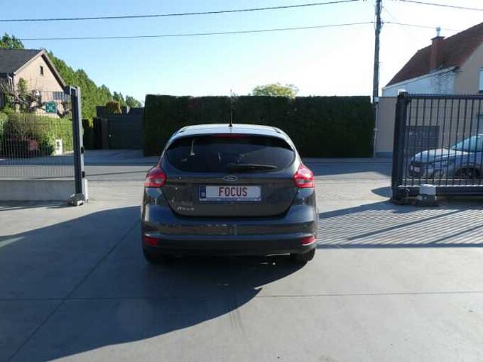 Ford Focus 5d 1.5 TDCi 120pk Titanium Luxe '16 192000km (45752)