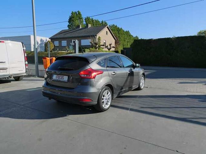 Ford Focus 5d 1.5 TDCi 120pk Titanium Luxe '16 192000km (45752)
