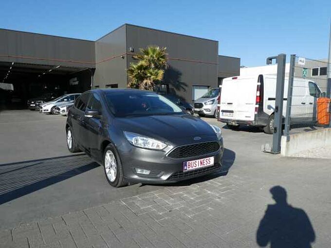 Ford Focus 5d 1.5 TDCi 120pk Titanium Luxe '16 192000km (45752)