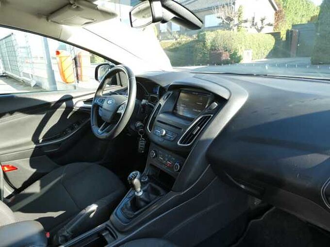 Ford Focus 5d 1.5 TDCi 120pk Titanium Luxe '16 192000km (45752)