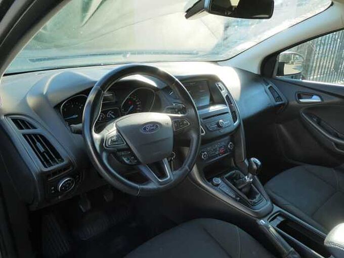Ford Focus 5d 1.5 TDCi 120pk Titanium Luxe '16 192000km (45752)