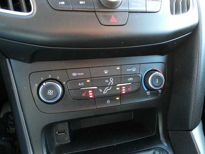 Ford Focus 5d 1.5 TDCi 120pk Titanium Luxe '16 192000km (45752)