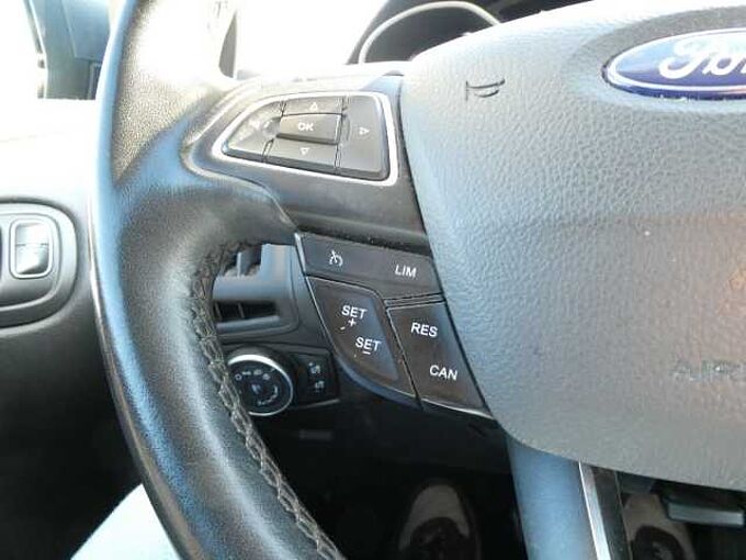 Ford Focus 5d 1.5 TDCi 120pk Titanium Luxe '16 192000km (45752)