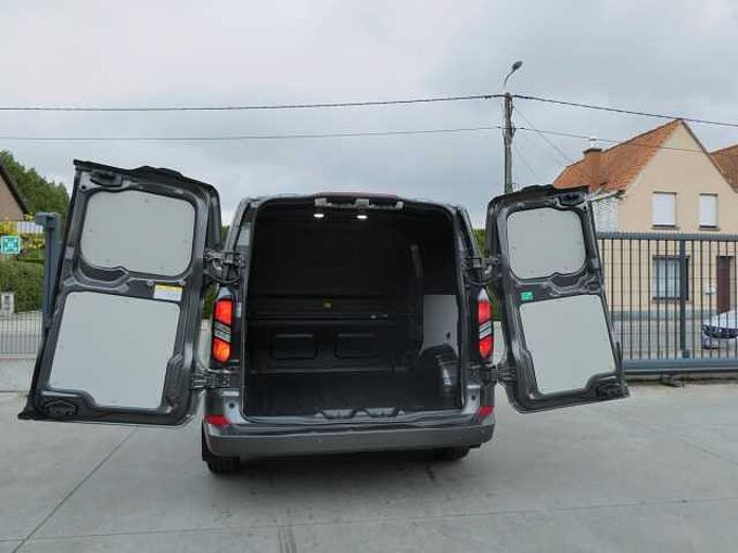 Ford Transit Custom L2 Multi-Use 6pl 2.0 TDCi 170pk Automaat Limited Luxe STOCK (25905)