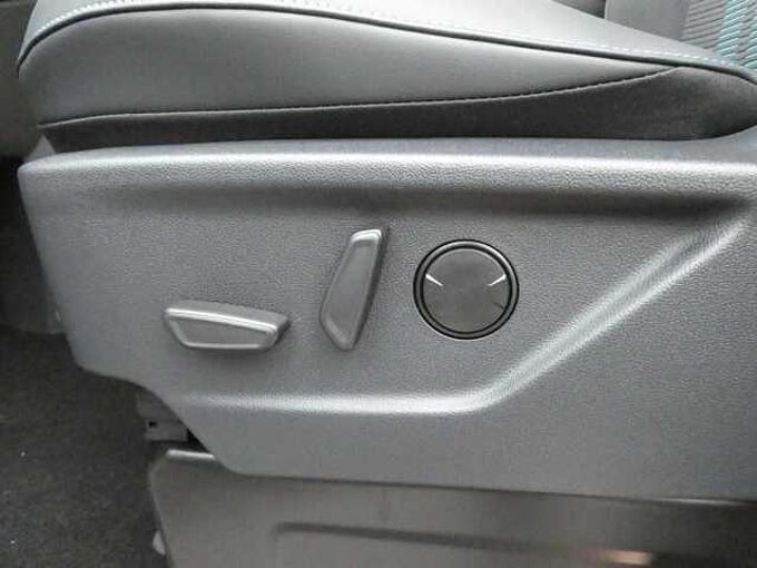 Ford Transit Custom L1 Multi-Use SPORT 5pl 2.5 i PHEV 233pk Automaat STOCK (03914)