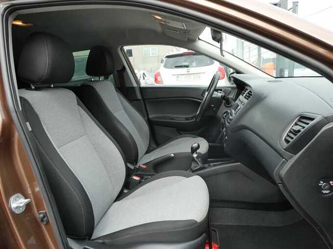 Hyundai i20 5d 1.2 i 85pk Business '15 127000km (50160)