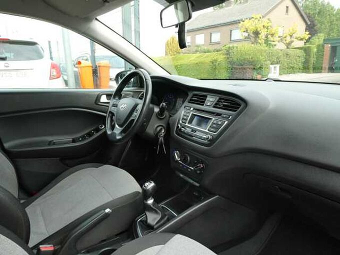 Hyundai i20 5d 1.2 i 85pk Business '15 127000km (50160)