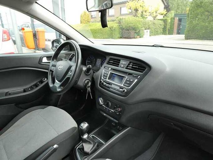 Hyundai i20 5d 1.2 i 85pk Business '15 127000km (50160)