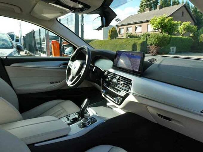 BMW 520e Touring PHEV 204pk automaat Luxuy Leder Camera BLIS Trekhaak (94635)