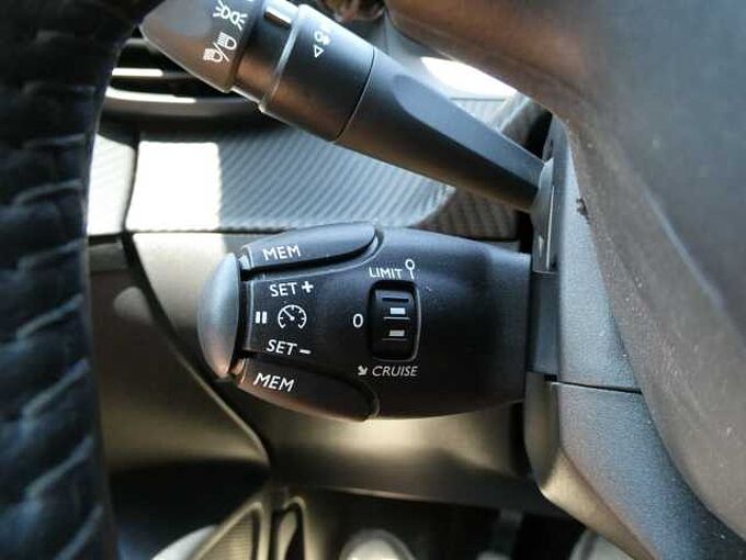 Peugeot 208 1.2 i benzine 100pk Allure Luxe '25 11000km (83694)