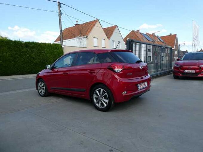 Hyundai i20 1.4 i benzine 98pk Business Luxe '15 (43969)