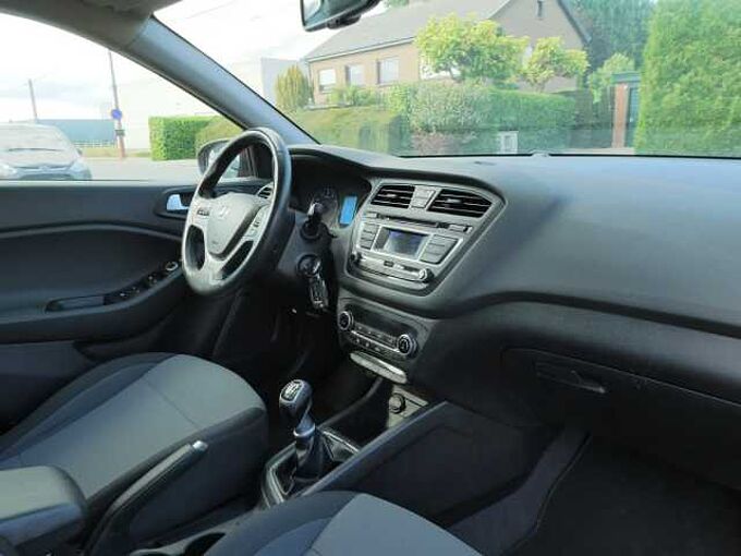 Hyundai i20 1.4 i benzine 98pk Business Luxe '15 (43969)