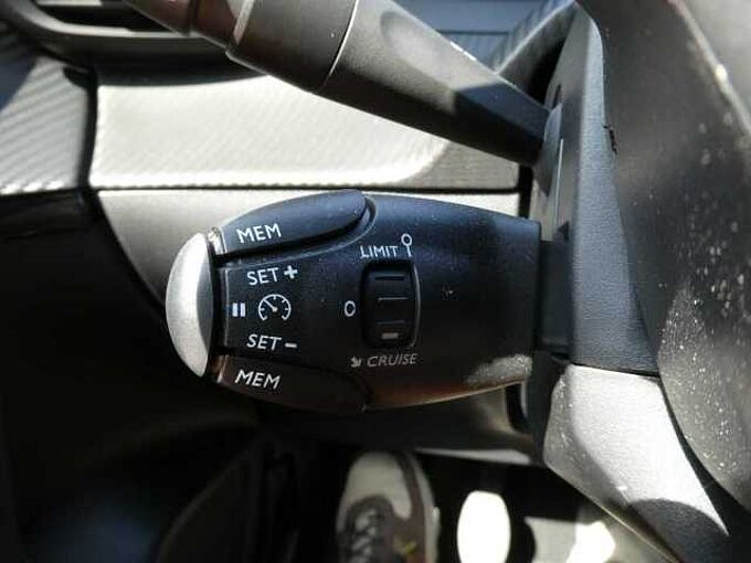 Peugeot 208 1.2 i benzine 100pk Allure Luxe '25 16000km (83695)