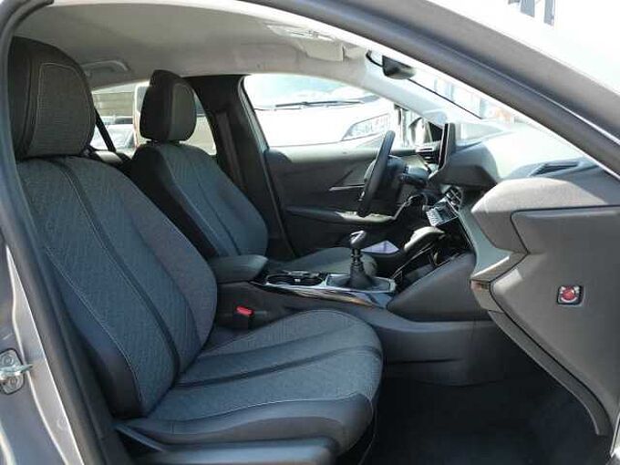 Peugeot 208 1.2 i benzine 100pk Allure Luxe '25 15000km (83709)