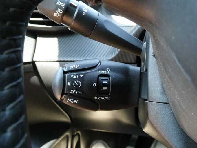 Peugeot 208 1.2 i benzine 100pk Allure Luxe '25 11000km (83694)
