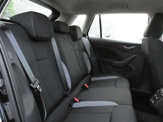 SKODA Kamiq 1.0 TSi 115pk Automaat Business Camera '26 STOCK (05925)